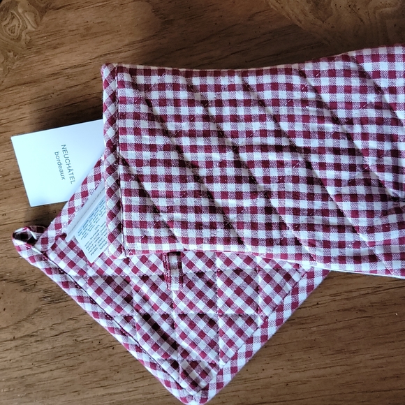 French Chalet ❤ gingham design Neuchatel Bordeaux NWT Potholder set from France - Picture 3 of 4